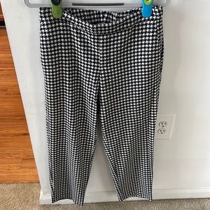 Houndstooth pull on capri work pants. Old Navy Size 8